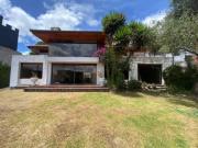 CASA DE VENTA O RENTA EN LA GONZÁLEZ SUÁREZ CONSTRUIDA...