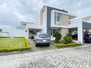 Casa de venta en Puembo. Urbanización a 4 minutos de la...