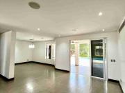 Casa de venta en Samborondón Km. 6 Urb. Lago Sol