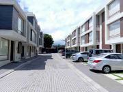 CASA DE VENTA EN TUMBACO