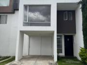 Casa de venta ubicada dentro de Conjunto cerrado en Nayón