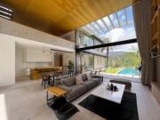 Casa de venta ubicada en Nayón, moderna, excelentes...