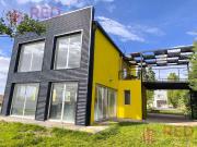 Casa de verano en Villa Tenis Club Lago Mari Menuco