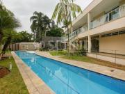 Casa de vila térrea com vista privilegiada para o verde,...