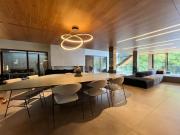 Casa de Villa com 860 m²sendo 3 suítese 3 vagas de...