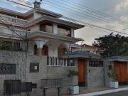 Casa de vivienda de 3 pisos con 2 suites y piscina,...