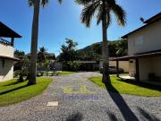 Casa dentro de condomínio com excelente localização em...
