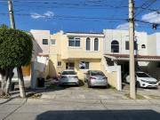 Casa dentro de Coto a unos minutos de Plaza Galerías,...