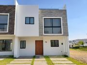 Casa dentro de coto en Adamar