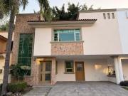 Casa dentro de coto pequeño con seguridad y alberca en...