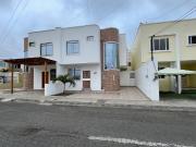 casa dentro de urbanizacion de venta en manta s/p