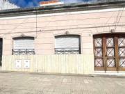 Casa + departamento anexo en venta en La Plata sobre...