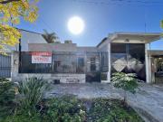 Casa departamento en venta, con patio y cochera Centro...