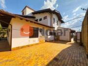 Casa deslumbrante no Belvedere, com arquitetura colonial...