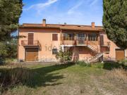 Casa di campagna in vendita di 1028 m² in Via degli Eroi