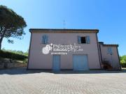 Casa di campagna in vendita di 250 m² in Via Tronto