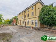 Casa di campagna in vendita di 327 m² in Via Caorsana, 223