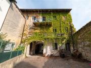 Casa di campagna in vendita di 340 m² in Via Grazzano