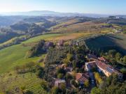 Rustici e casali in vendita di 2000 m² in Via Senese, 1