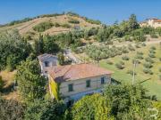 Casa di campagna in vendita di 500 m² in Via Raffaello...