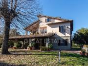 Casa di campagna in vendita di 715 m² in Strada...