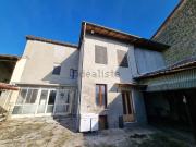 Casa di paese in vendita di 210 m² in Via C. Raineri