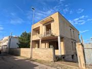 Casa di paese in vendita di 330 m² in Via Giacomo Leopardi