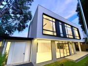 CASA DISEÑO ITALIANO DE LUJO EN VENTA SECTOR JACARANDÁ