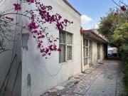 Casa dividida en 3 departamentos