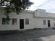 Casa dividida en dos departamentos