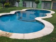 Casa dos niveles con posibilidad de ampliación alberca,...