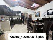 Casa de dos pisos 2 y 3 en Santa Ana Bello cerca a la Salle