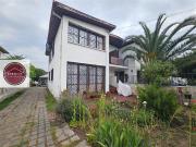 Casa dos pisos 5 dorm I. la Católica Las Condes