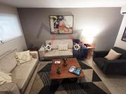 Casa dos pisos arriba de Avenida Leones