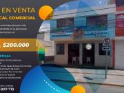 Casa dos pisos con locales comerciales sector Mitad del...