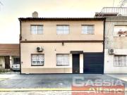 CASA DOS PLANTAS 3 AMBIENTES CON GARAGE, QUINCHO,...