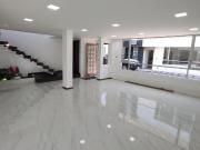 CASA DOS PLANTAS CON TERRAZA. Mirasierra, Quito, Ecuador