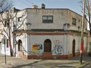 Casa dos plantas o terreno p/ construir