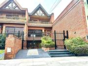 CASA / DUPLEX 4 AMBIENTES CON DEPENDENCIA, COCHERA,...