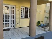 Casa duplex a uma quadra da Av. Oliveira Paiva!