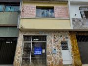 Casa duplex com 03 quartos e garagem no Mariano Procópio