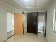 CASA DUPLEX COM 05 QUARTOS E 03 VAGAS