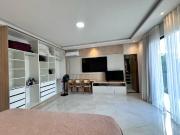 Casa duplex com 5 quartos sendo 3 suíte no parque dez!...