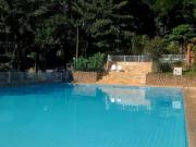 Casa duplex em condomínio clube