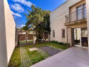 Casa Duplex en Gonnet de 2 dormitorios con dos entradas...