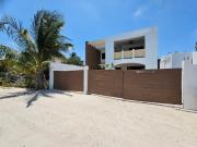 Casa en venta en la PLAYA DE CHICXULUB PUERTO en...