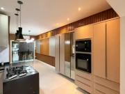 Casa duplex no condomínio forrest hill, com alto padrão...