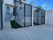 Casa duplex, nova, 2 quartos com suíte, com 62 m²!