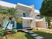 Casa e Sobrado em Condomínios para alugar com 4 Suítes...