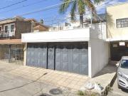 CASA ECONOMICA EN VENTA, ADJUDICADA C. Los Alpes 1147,...